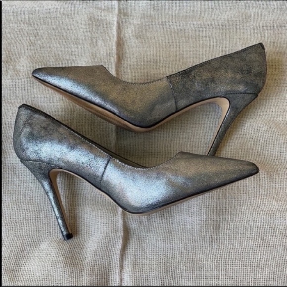 White House Black Market Shoes - Silver Metallic & Black White House Black Market
Size 6 Casual Party Night